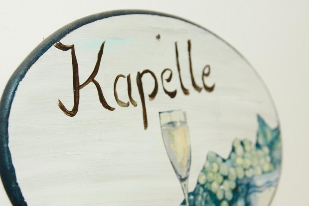 Kapelle - Urlaub Auf Dem Weingut Apartment Maring-Noviand Ngoại thất bức ảnh